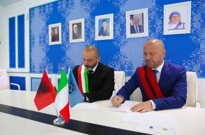 Shqipëri-Itali, Xhelal Mziu dhe Stefano Sermenghi  firmosin binjakëzimin e Kamzës dhe Castenaso-s    