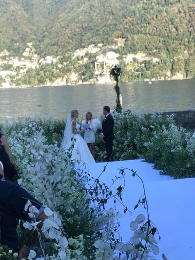 Foto/ Dasma e Sarës dhe Ledionit, shikoni si u veshën disa nga të ftuarit