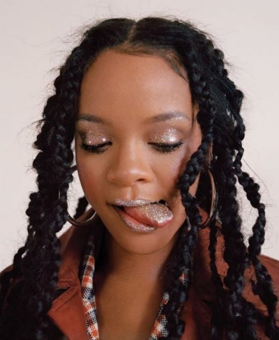 Rihanna transformohet për coverin e “Allure”