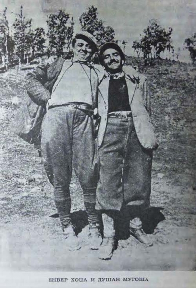 Enver Hoxha dhe Dushan Mugosha në malet e Shqipërisë në pritje të mbarimit të luftës