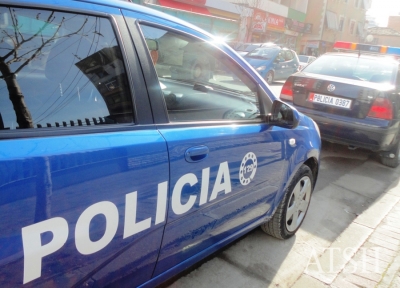 Dhunoi punonjësen e bashkisë në Elbasan, pranga 40-vjeçarit