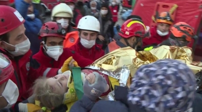 Ndodh mrekullia nën rrënoja, vajza 3 vjeçe shpëtohet 65 orë pas tërmetit në Turqi