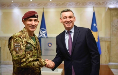Veseli e njofton komandantin e ri të KFOR-it për reformimin e ushtrisë