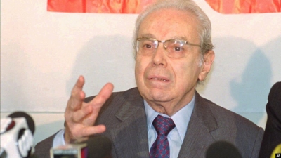 Vdes De Cuellar, ish-kreu i OKB-së që vizitoi Shqipërinë në 1990