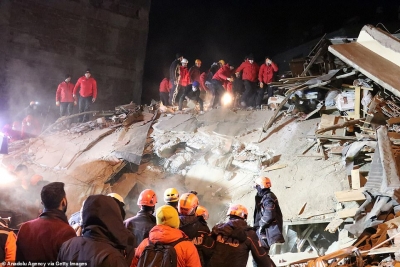 Pamje apokaliptike/ Ja pasojat e tërmetit tragjik në Turqi, 21 viktima. Kërkohet nën rrënoja për të mbijetuar