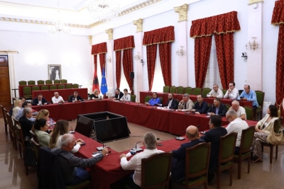 Deputetët e opozitës mblidhen në Kryesinë e Kuvendit, të pranishëm Berisha dhe Bardhi