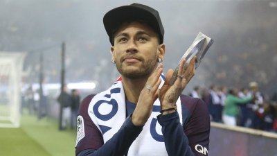 Neymar ngre lart Mbappe dhe Buffon, i premton publikisht besnikëri PSG-së