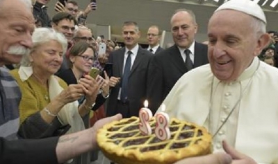 Sot është ditëlindja e Papës Françesku, urime edhe nga Shqipëria