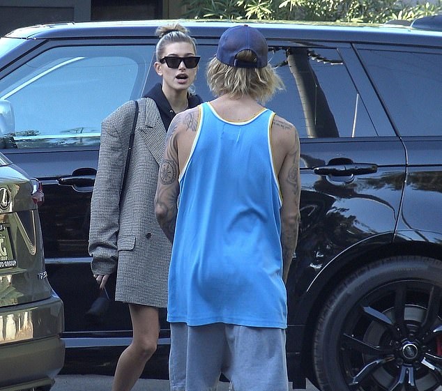 5347858 6310133 Chill The Sorry star was dressed down as usual in a blue tank to a 40 1540358552683