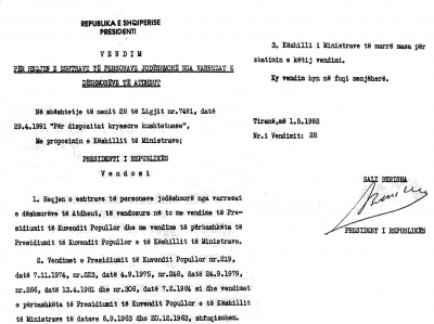 1992/Vendimet që hoqën kufomën e Enver Hoxhës nga varrezat e dëshmorëve