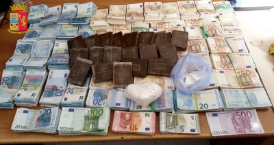 Detajet/ Shqiptari kapet me 900 mijë euro drogë në garazh