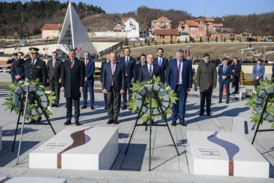 Homazhe në kompleksin memorial “Adem Jashari” në Prekaz