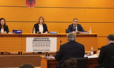 FOTO/ Presidenti i KE-së vjen në Tiranë për ... tu dekoruar nga Rama