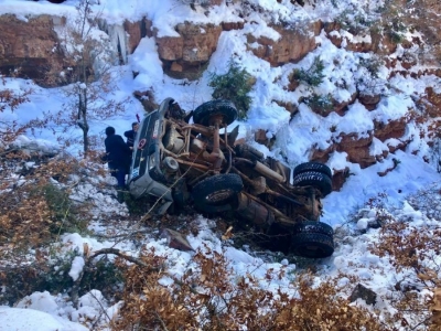 FOTO/ Bie në greminë makina e bashkisë Librazhd, ç&#039;u rezervoi fati dy punonjësve