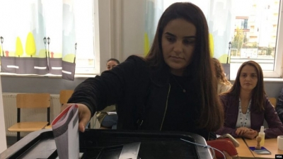 VOA: Çfarë pritet të ndodhë pas zgjedhjeve të parakohshme në Kosovë? Ja ç’mendojnë analistët