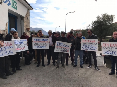 Banorët e Himarës mesazh Ramës: Larg duart nga toka jonë