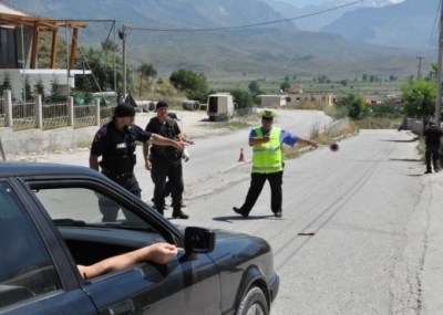 Policia qëllon me armë në Bulqizë, lëviznin me makinë të vjedhur