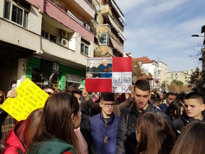 Studentët nisin marshimin, protestë para MAS dhe Kryeministrisë