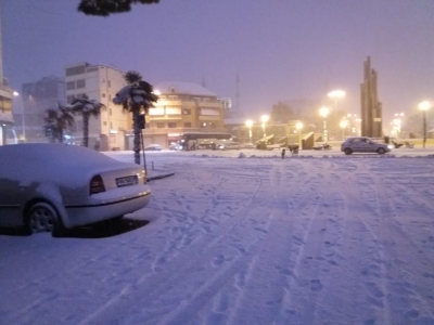 FOTO/ Bora ‘pushton&#039; Shqipërinë, shumë rrugë dhe zona të bllokuara