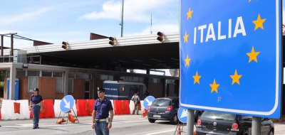 Italia hap sot kufijtë për turistët nga BE