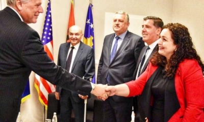 Kossnet, i pari që i jep dorën së parës kryeparlamentare të Kosovës