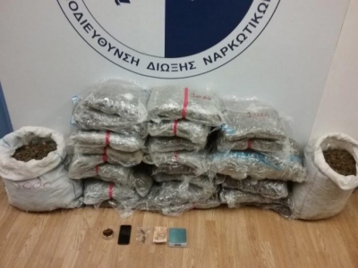 Greqi, shqiptarët arrestohen me çanta me marjuanë në kurriz