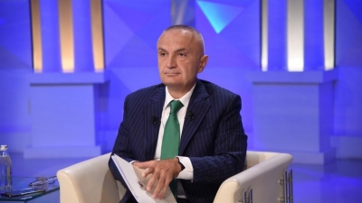 Sms te derguara Presidentit nga nje diplomat ne Tirane, qe u bene tani publike ne emisionin &quot;Opinion&quot;