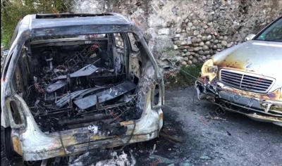 Digjen dy makina pranë Drejtorisë së Policisë, identifikohet i dyshuari