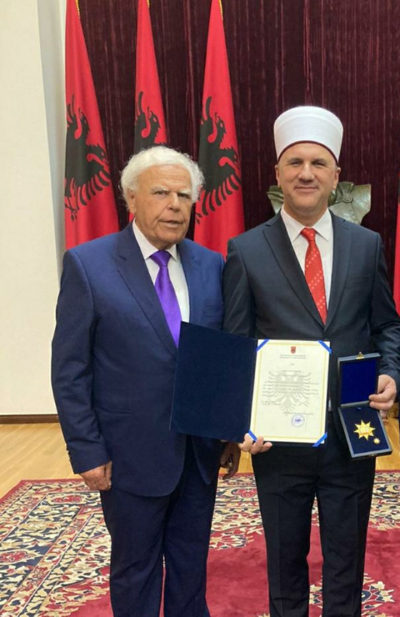 Presidenti Ilir Meta dekoron Myftiun e Tetoves Z.Qani Nesimi