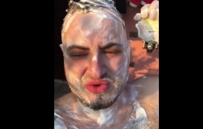 "O Veliaj, s'kemi ujë, kemi 4 ditë me shkumbë, mendoj të vijmë nga shtëpia jote".... ironia e aktorit