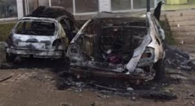 Digjen dy makina gjatë natës në Vlorë, çfarë dyshohet