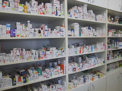 Koronavirusi/ FSDKSH udhëzim farmacive: Të sëmurëve kronikë mbi 65 vjeç që jetojnë vetëm barnat i dërgohen në banesë