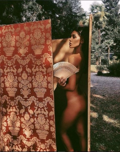 Belen Rodriguez “çmend” rrjetin me foton nudo, gazetarja shqiptare i komenton: Le nam!