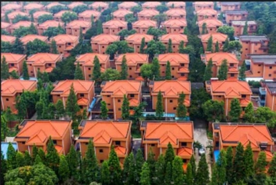 Foto/ Njihuni fshatin më të pasur në botë, kush e bëri të tillë dhe si