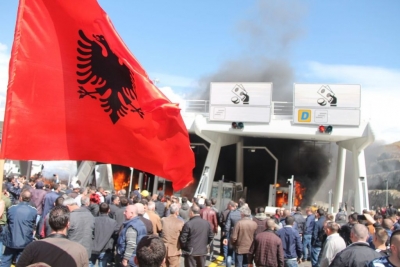Protesta/ Kryemadhi dhe Berisha: Fillimi i fundit të kësaj qeverie, dhunë e turpshme e policisë