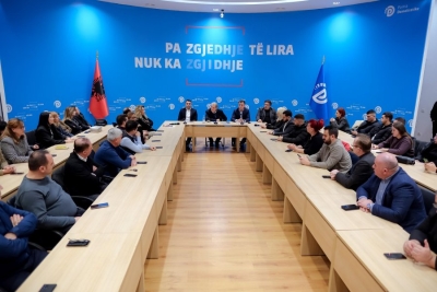 Berisha: Paketën e emergjencës do e paraqesim te çdo qytetar. Vëllai i Veliajt hapi kompani me 100 euro, tani ka 32 milionë euro