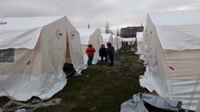 ‘Po na vdesin fëmijët në çadra’, banorët e Fushë-Krujës akuza bashkisë: Nuk ka bilanc për dëmtimet