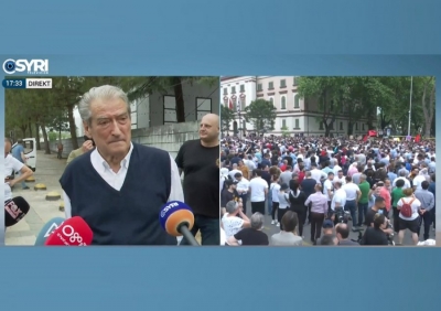 &#039;Është ditë zie&#039;/ Berisha nga protesta: Shembja e Teatrit, genocid kulturor