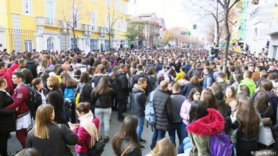 Deutsche Welle: Studentët protestues, ultimatum për grevë urie