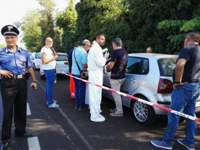 Tiranë, 38-vjeçari gjendet i vdekur në makinë