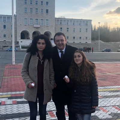 FOTO/ Qëlloi Ramën me vezë, deputeti i PD zbulon se kush ja dha