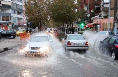 Sot reshje intensive shiu, zonat e rrezikuara nga përmbytjet