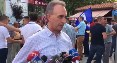 Fieri niset drejt Tiranës, i bashkohet protestës kundër krimit