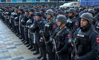 Si në komunizëm, policia nuk lejon protestat e qytetarëve