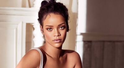 (FOTO)/Pas dyshimeve për shtatëzani, Rihanna publikon foto me barkun