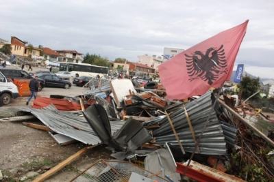 FOTOREPORTAZH/ Rrënojat, çfarë mbeti pas aksionit në Unazën e Re