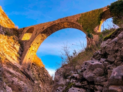 E rëndë në Gjirokastër, burri hidhet nga ura e Ali Pashait