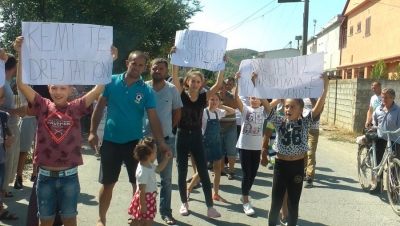 Prindërit përplasen me policinë, çfarë ndodhi në shkollën 9-vjeçare…