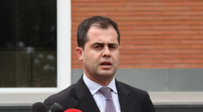 Bylykbashi: Po hapi kutitë Rama largohet