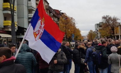 “The Economist” analizon situatën në veri të Kosovës: Serbia mund të përpiqet ta imitojë strategjinë e Putinit për pushtimin e Krimesë